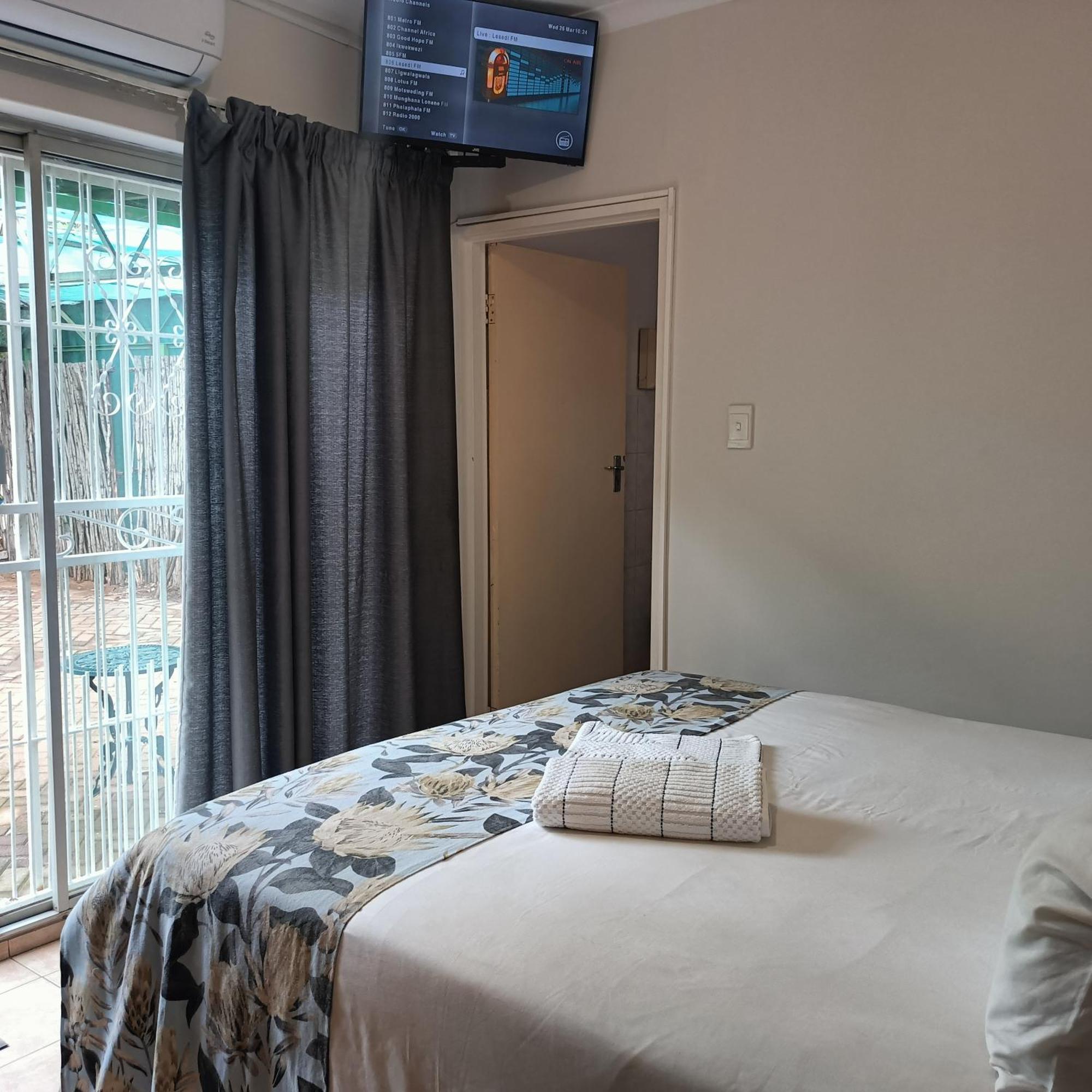 21 On Coetzee Guest House Bloemfontein Exterior foto